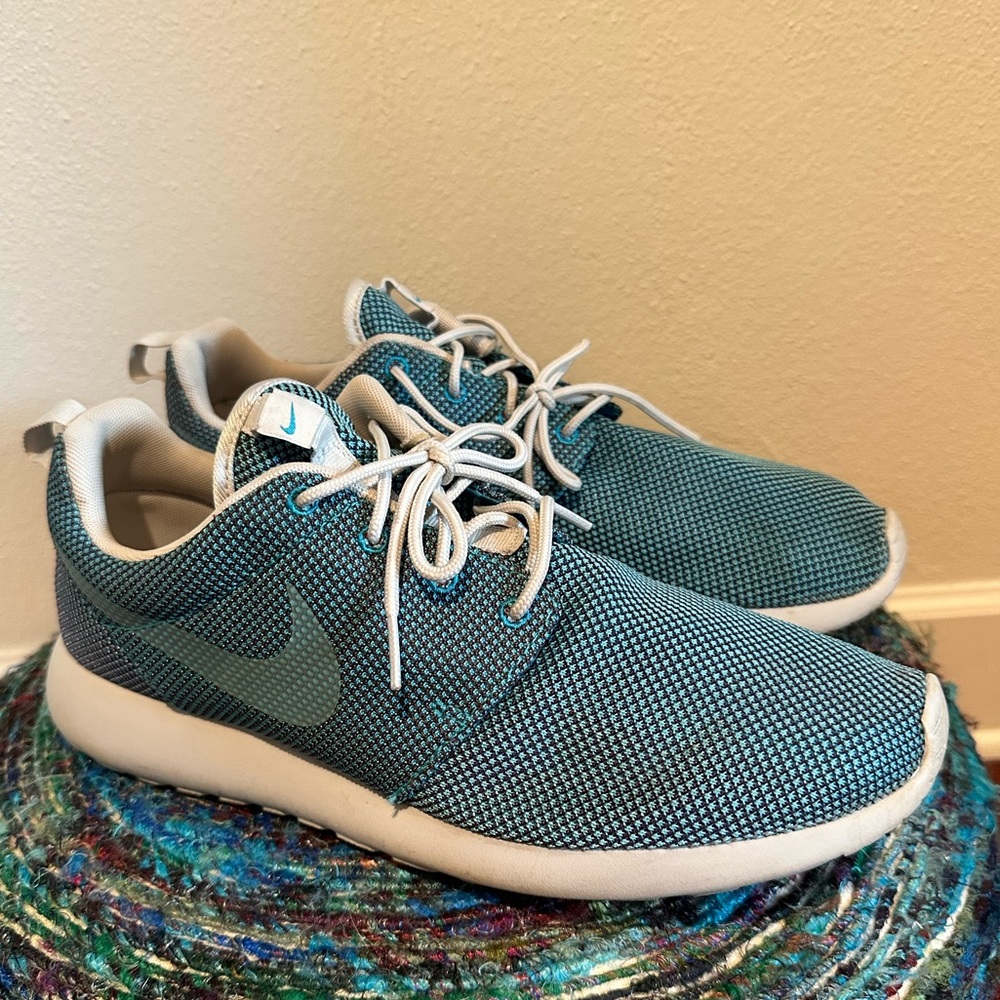Men’s Nike running shoes, size 10.5, blue - Picture 4 of 4